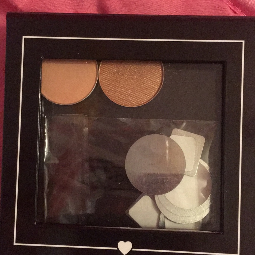 Boxycharm Z Palette with 2 Eyeshadows